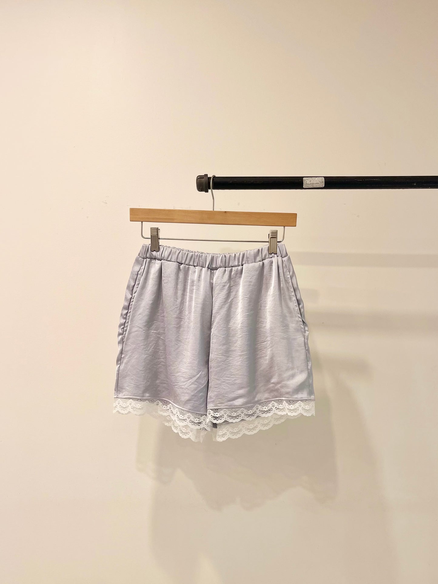 SOLENE Lace satin shorts