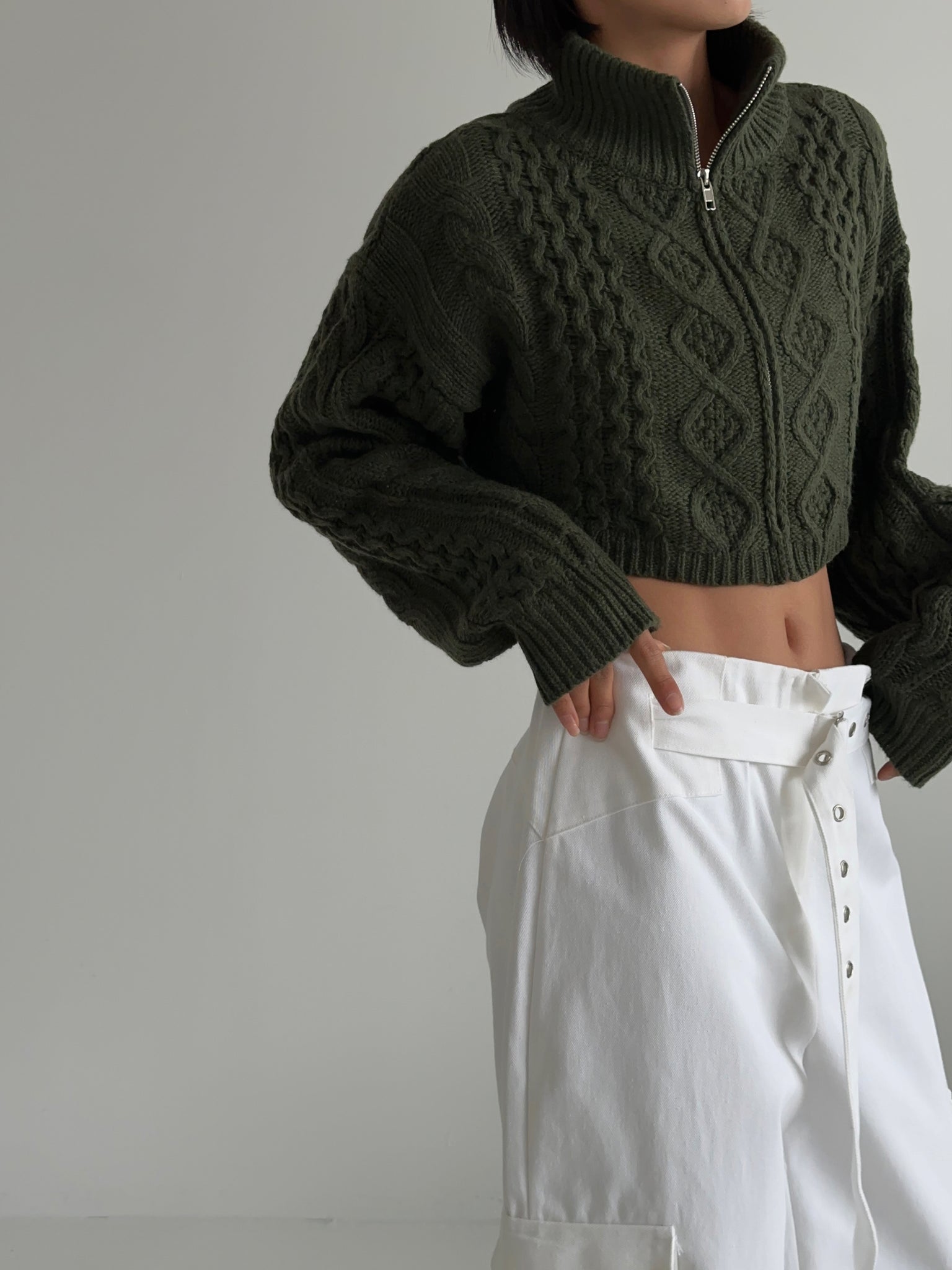 KAMIE Cable-knit cropped zipup