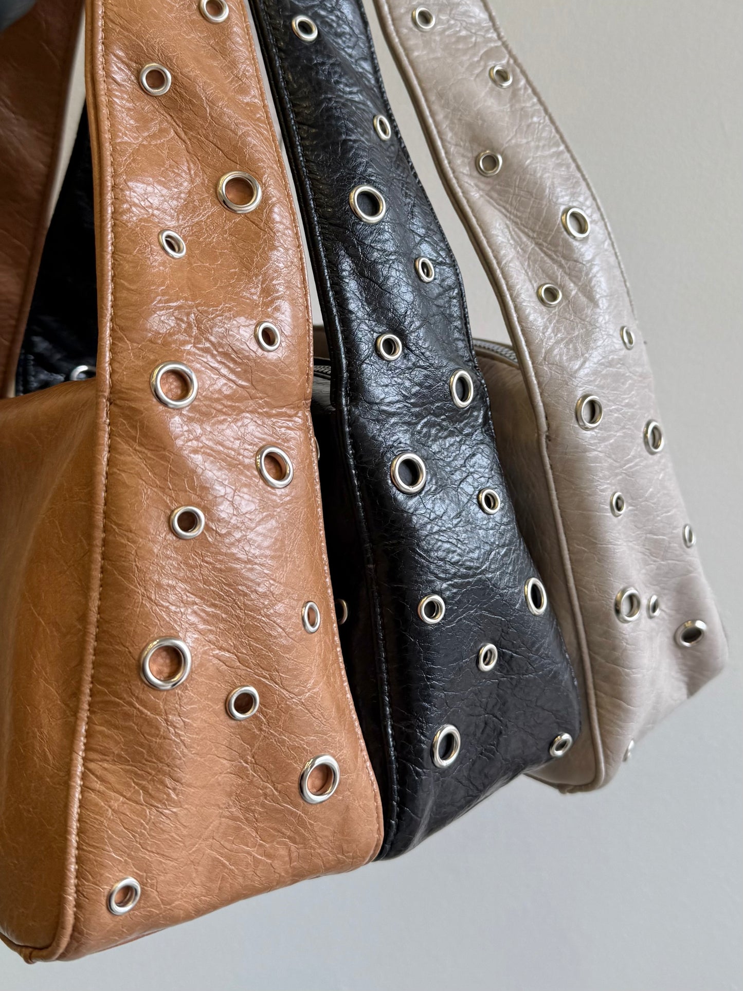PEBBLE Eyelet shoulder bag