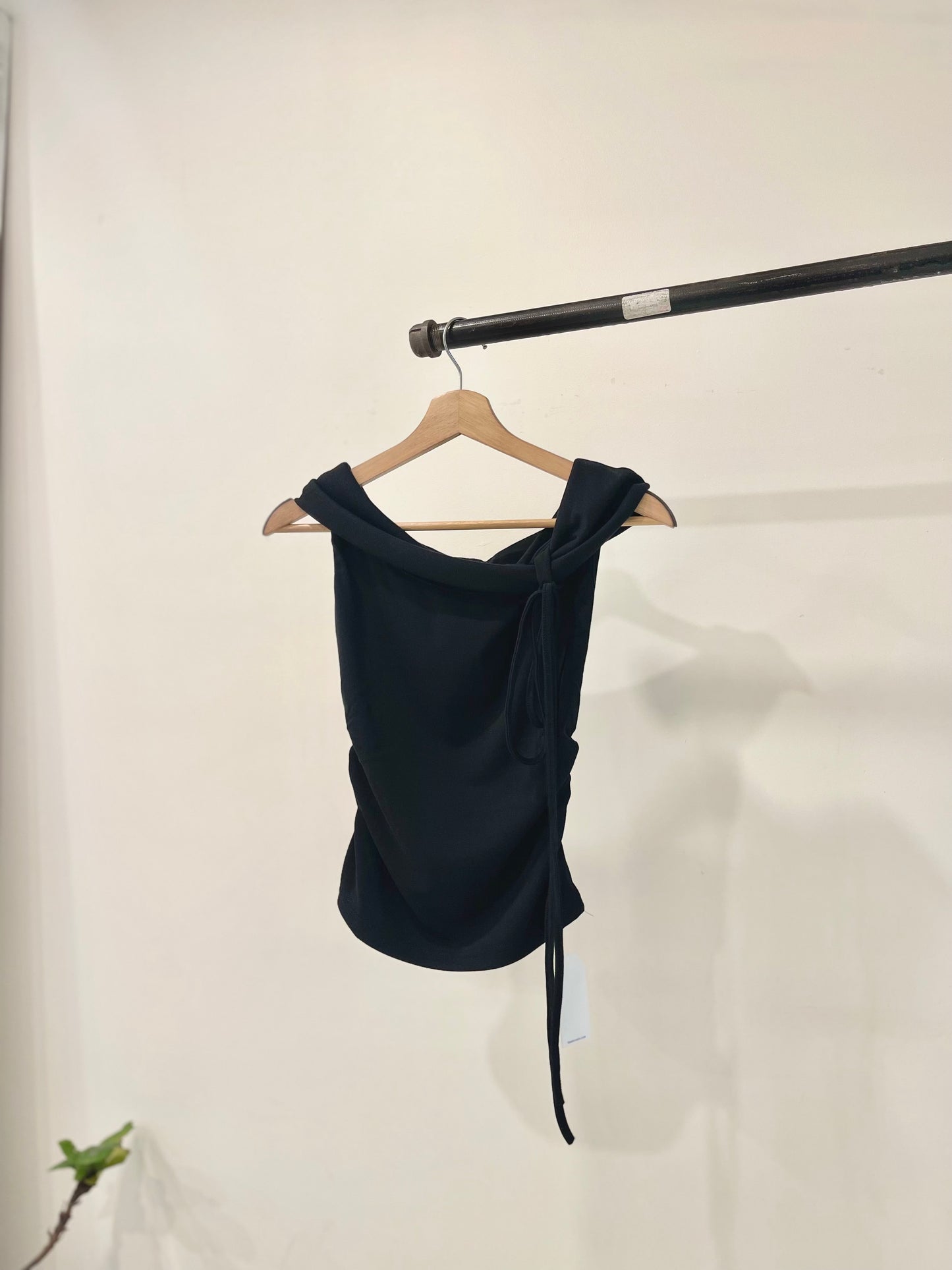ELLIE Off-shoulder tank