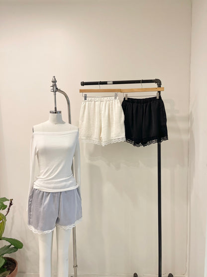 SOLENE Lace satin shorts
