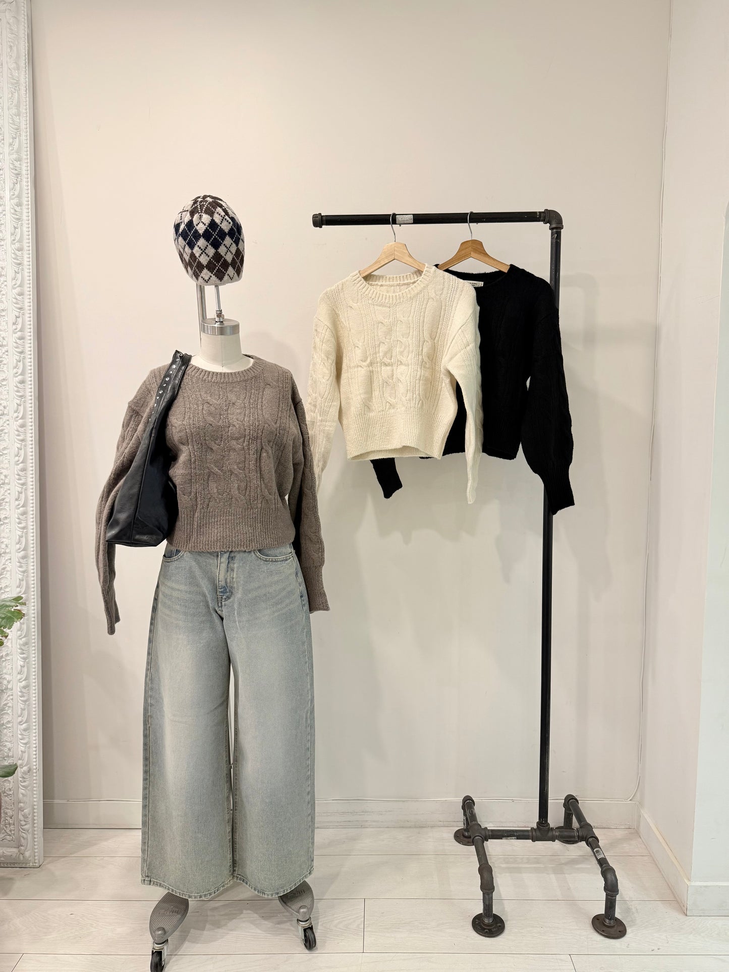 TIDE Cable-knit sweater