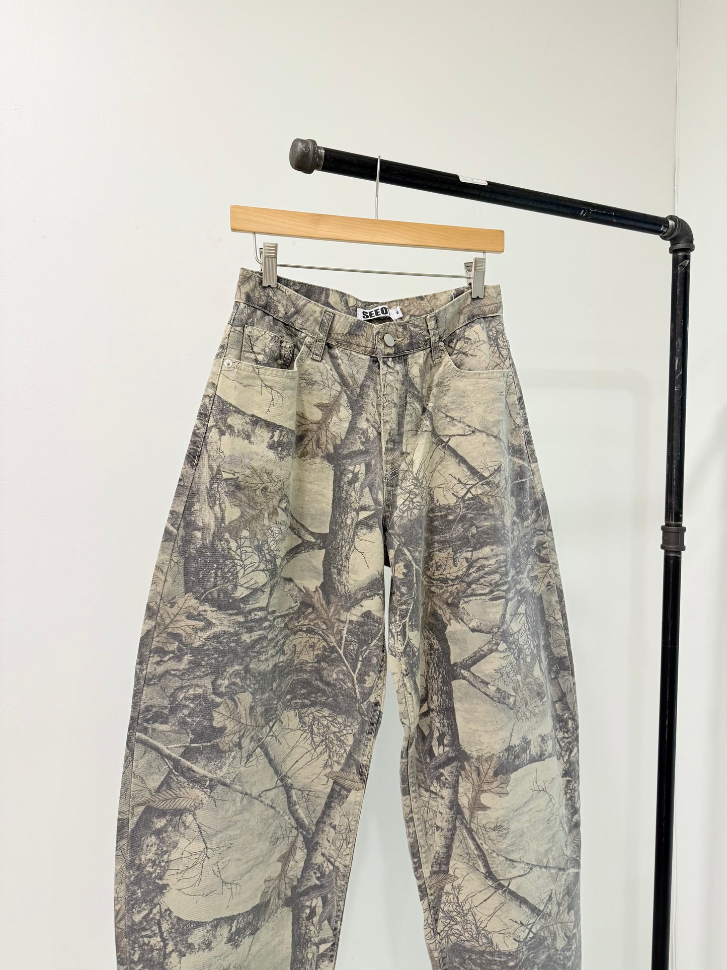 CORTIS  Camo barrel jeans