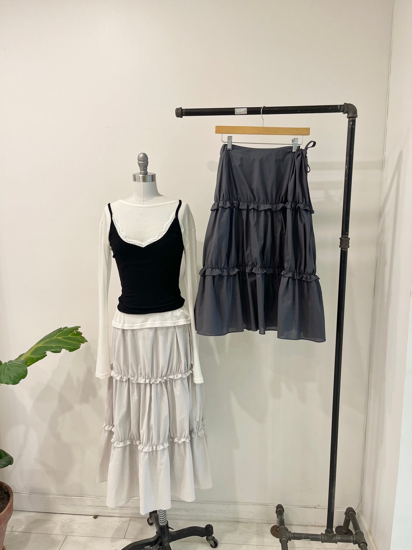 KYGO Adjustable tiered skirt