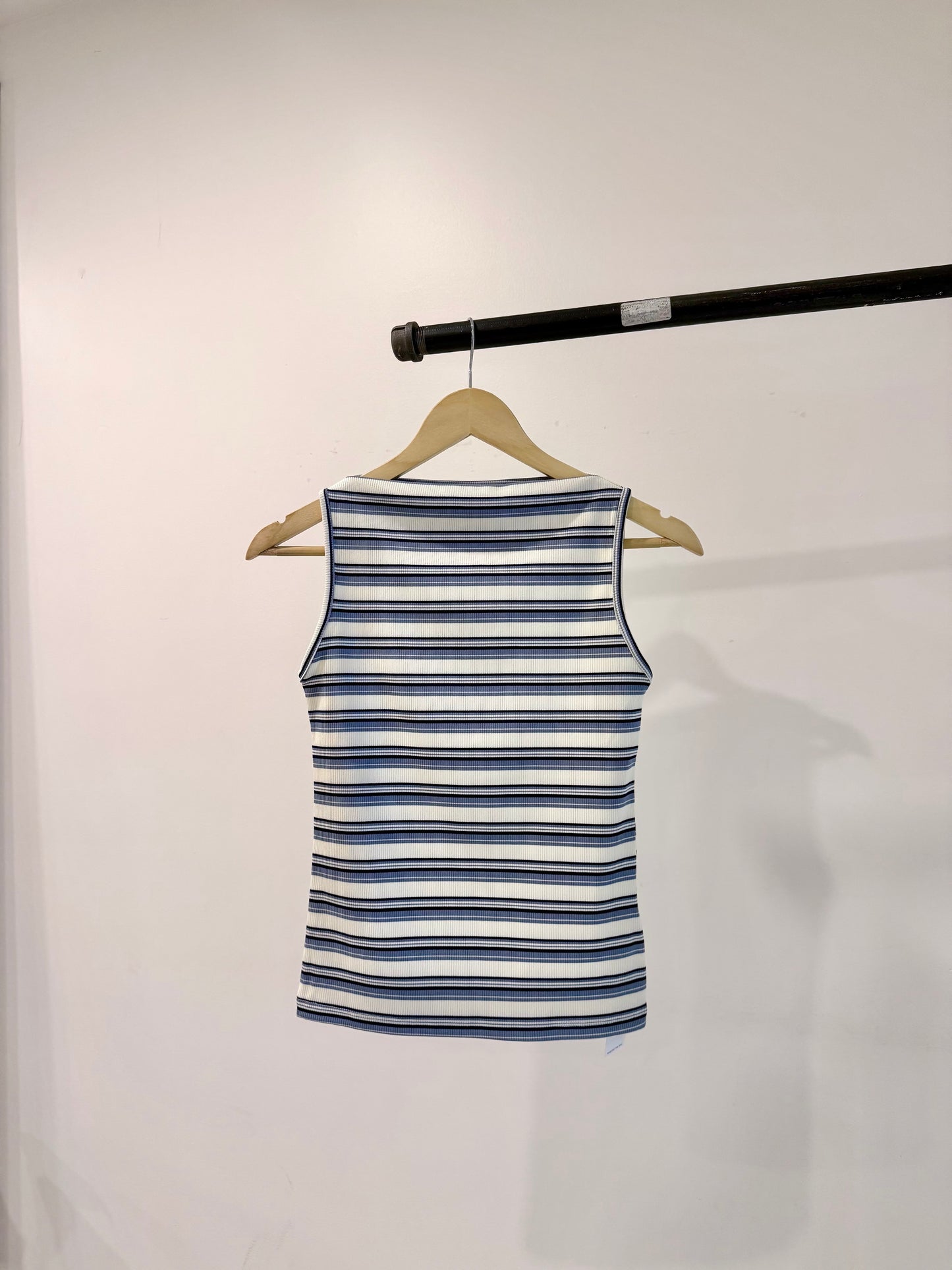 AGNES Boatneck tank