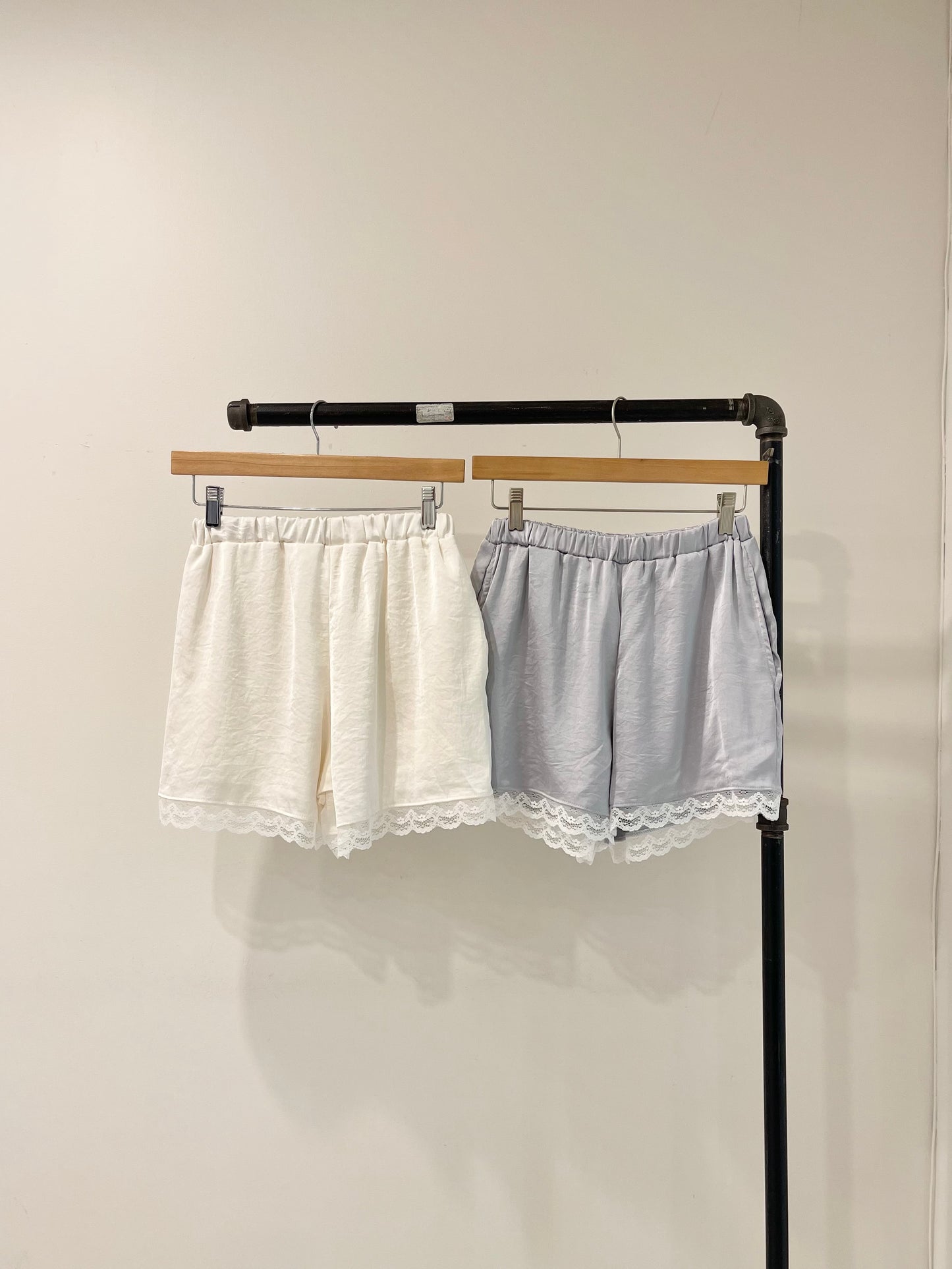 SOLENE Lace satin shorts