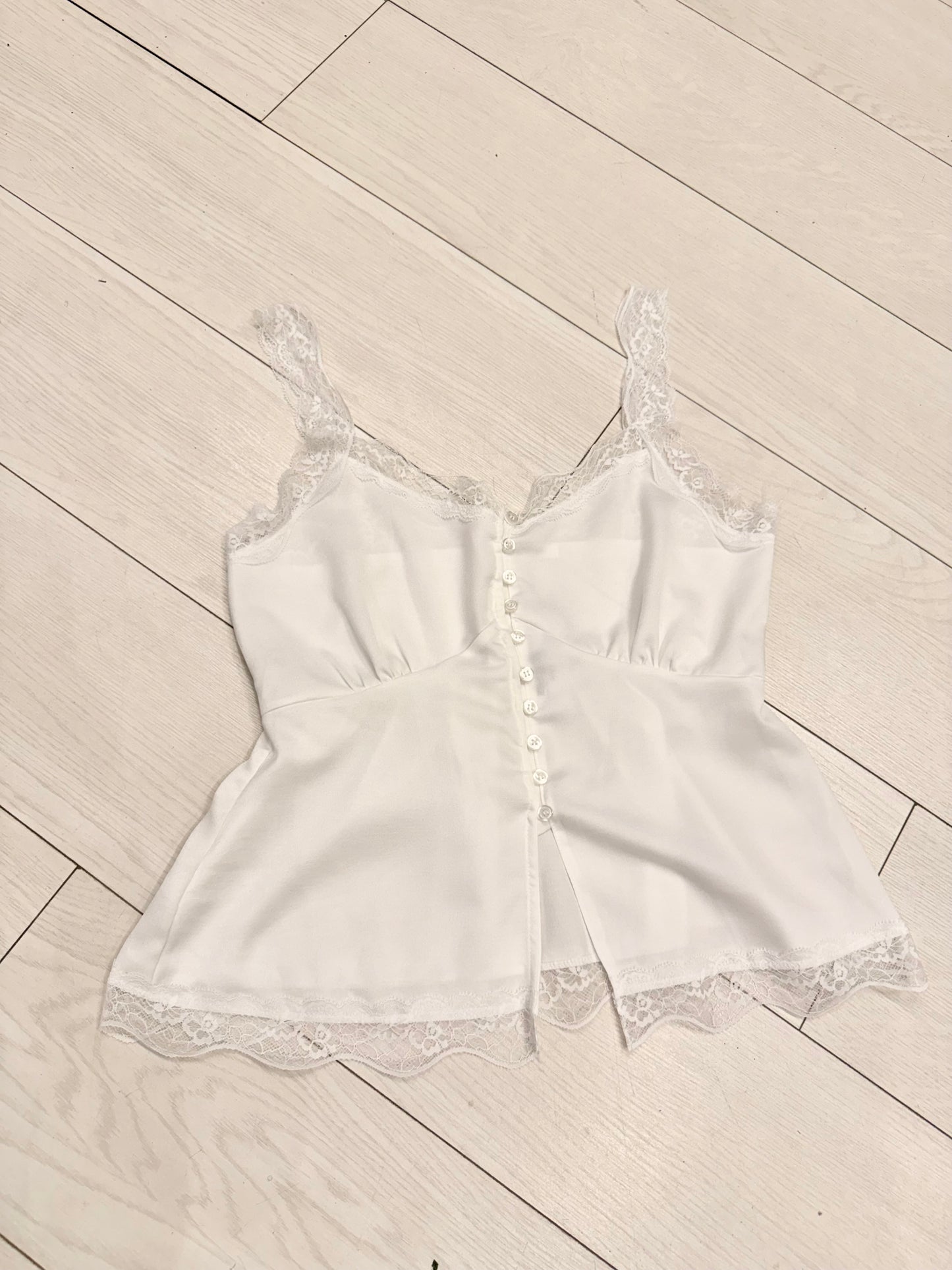 MELLO Satin lace top