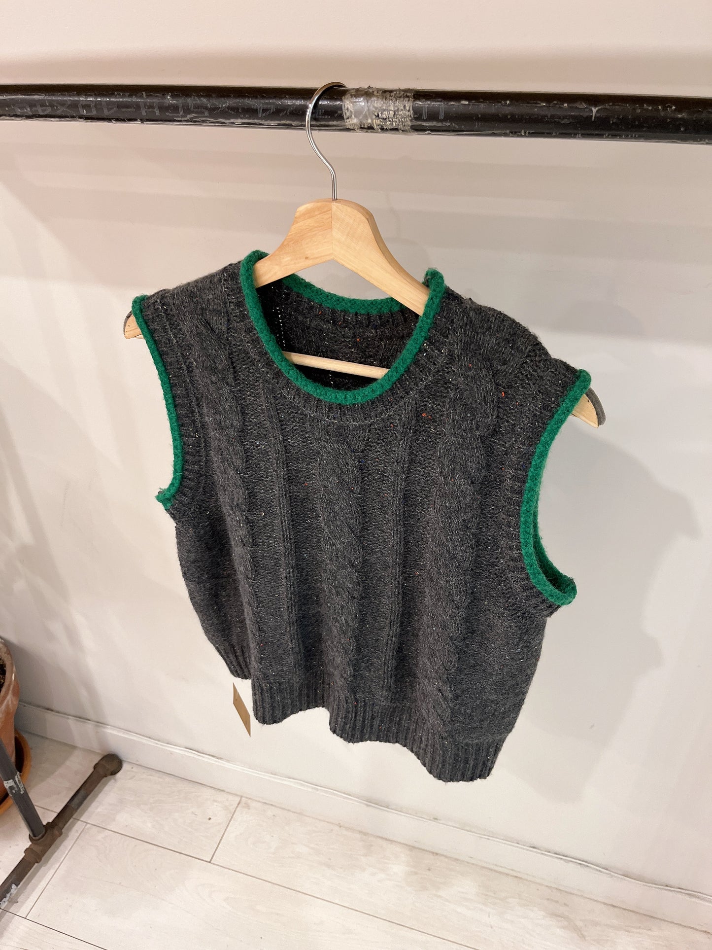 GAROM Speckled cable-knit vest