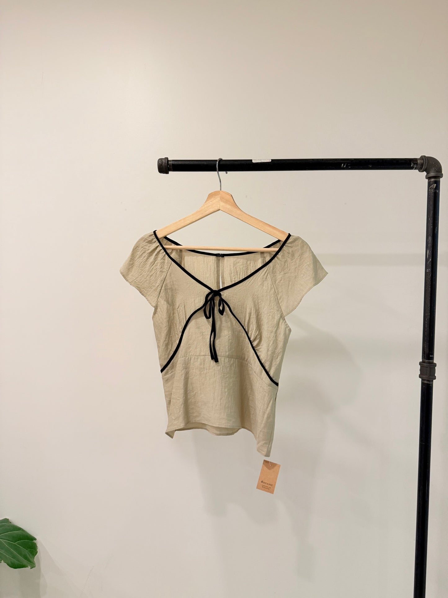 TRILL Contrast Piping top