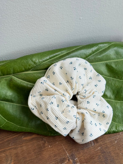 JIJI Scrunchie