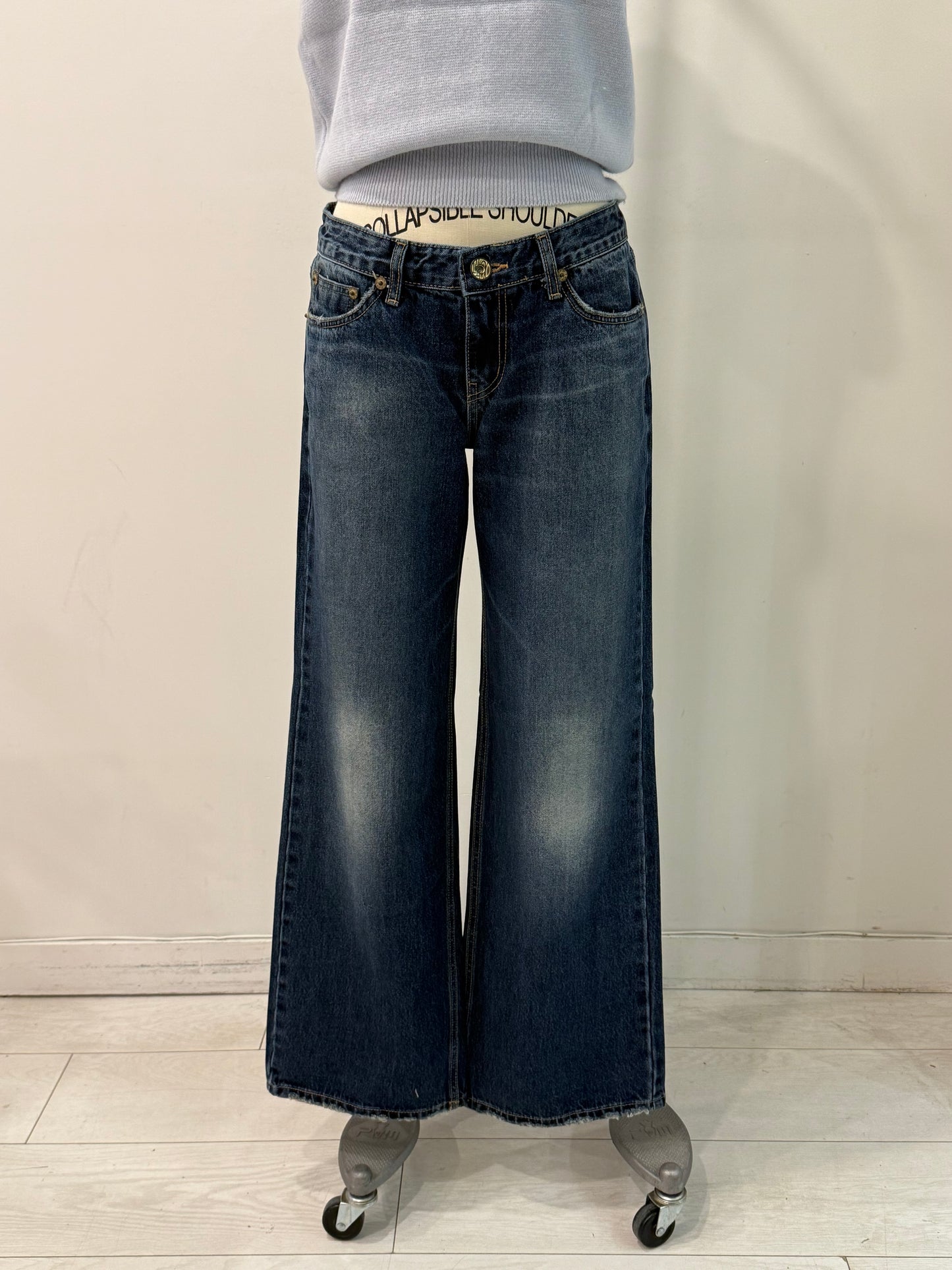 CLOSER Low rise jeans