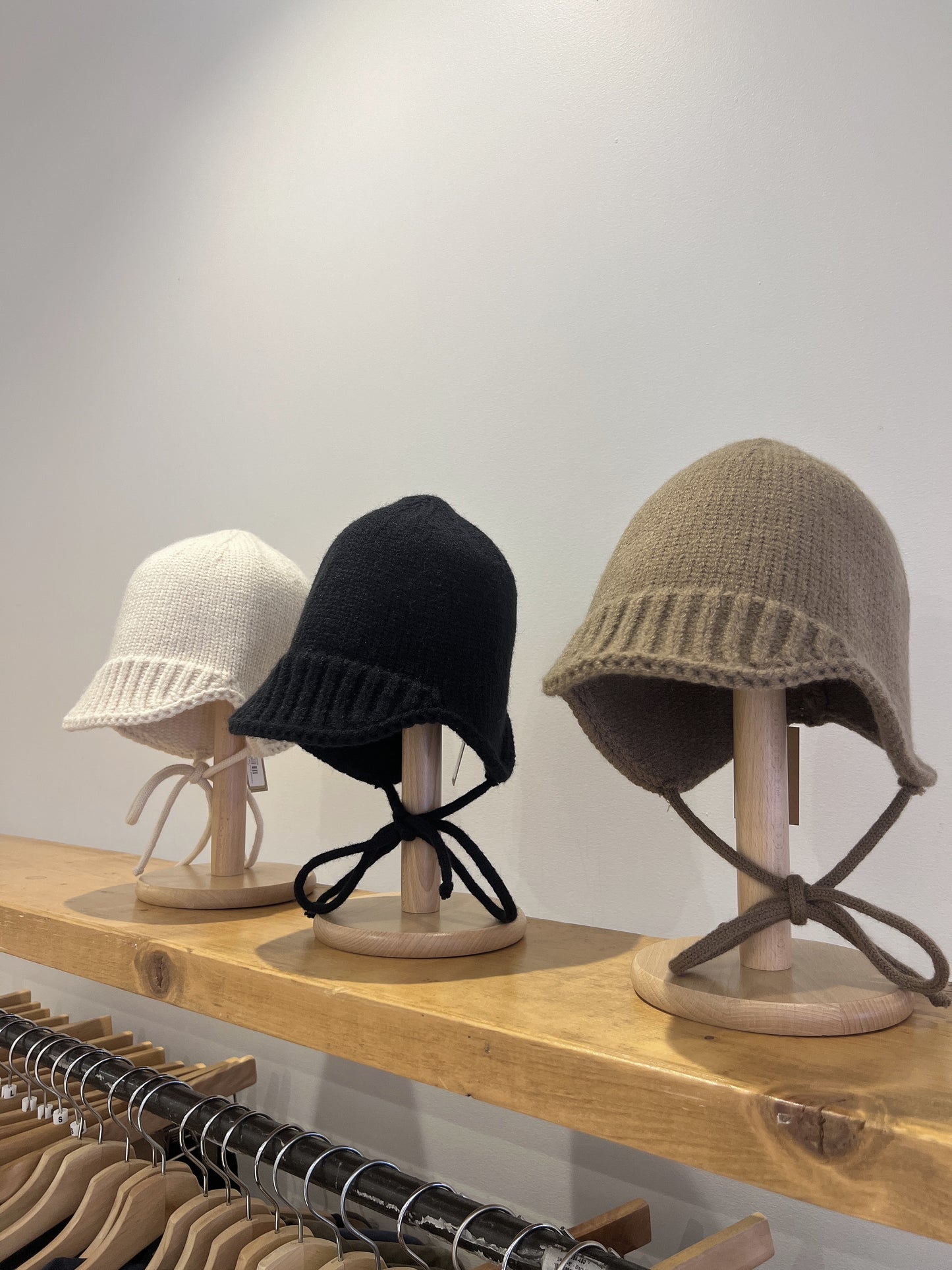 TEEMA Knit hat with ties