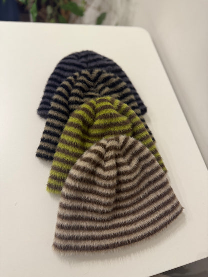 ROYEL Stripe fuzzy toque