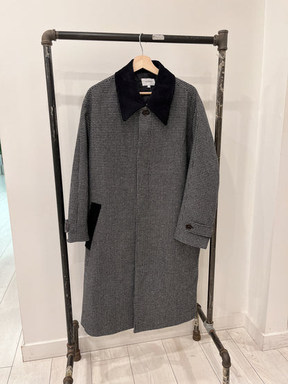 MAAS Contrast collar wool coat