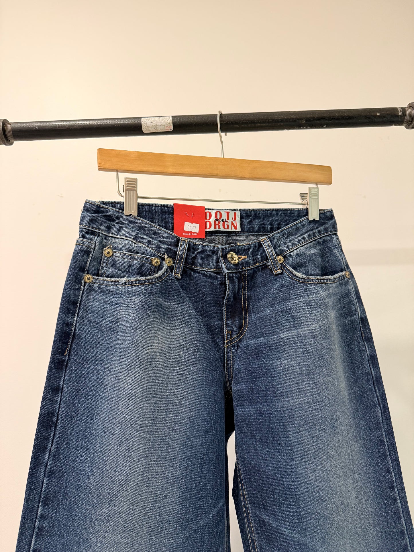 CLOSER Low rise jeans