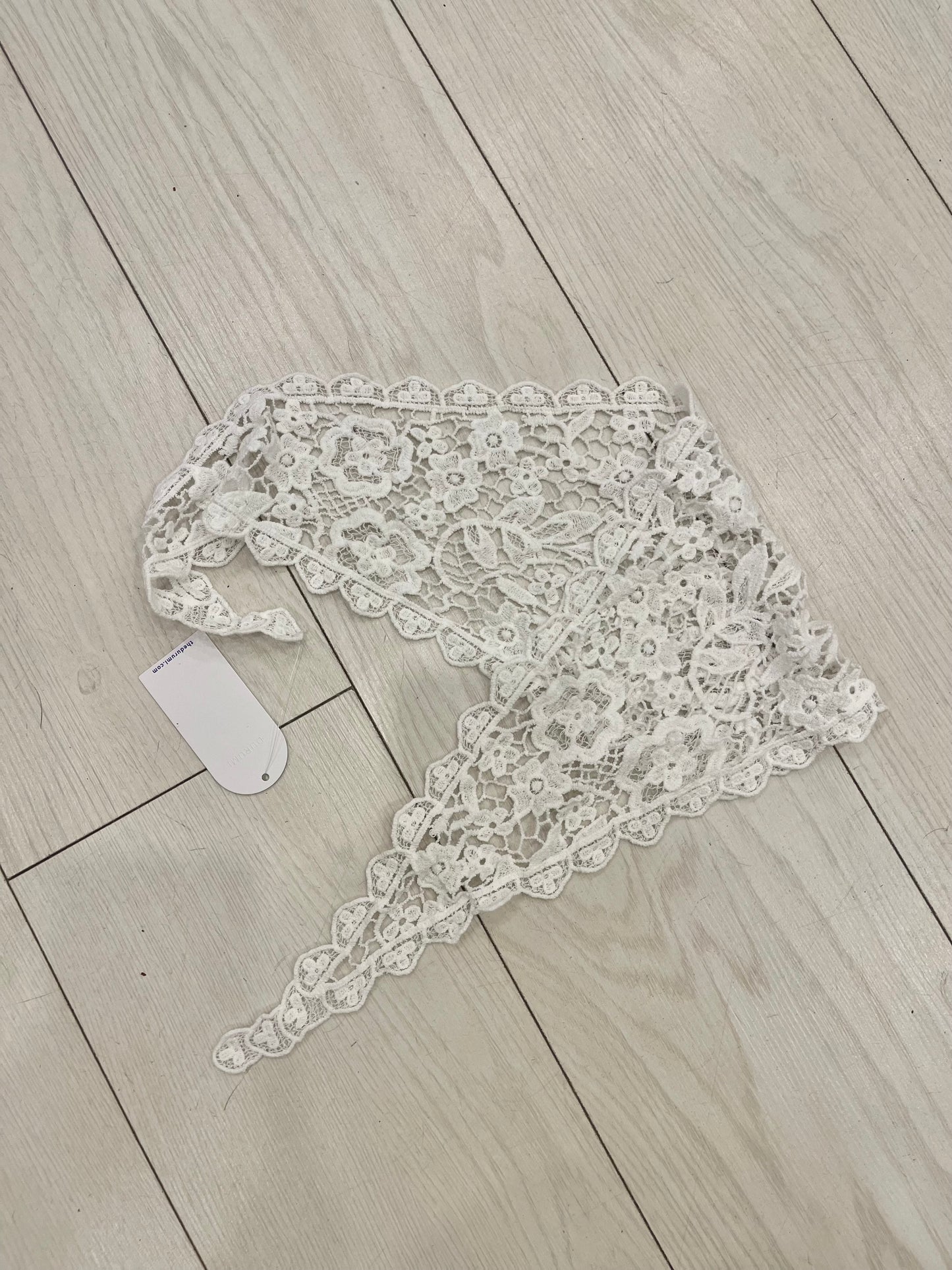 NIKA Lace headscarf