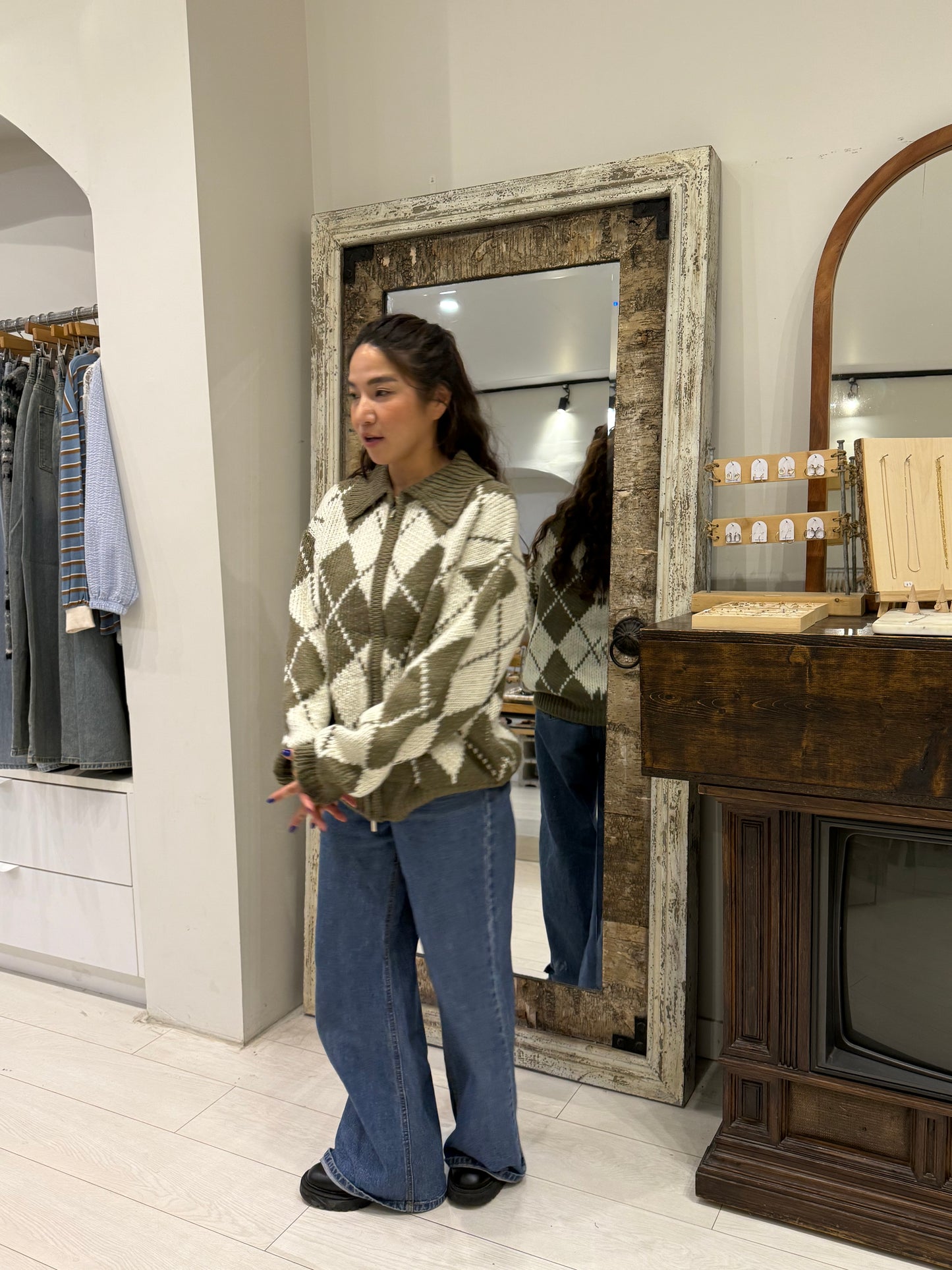 TOHO Argyle zip-up sweater