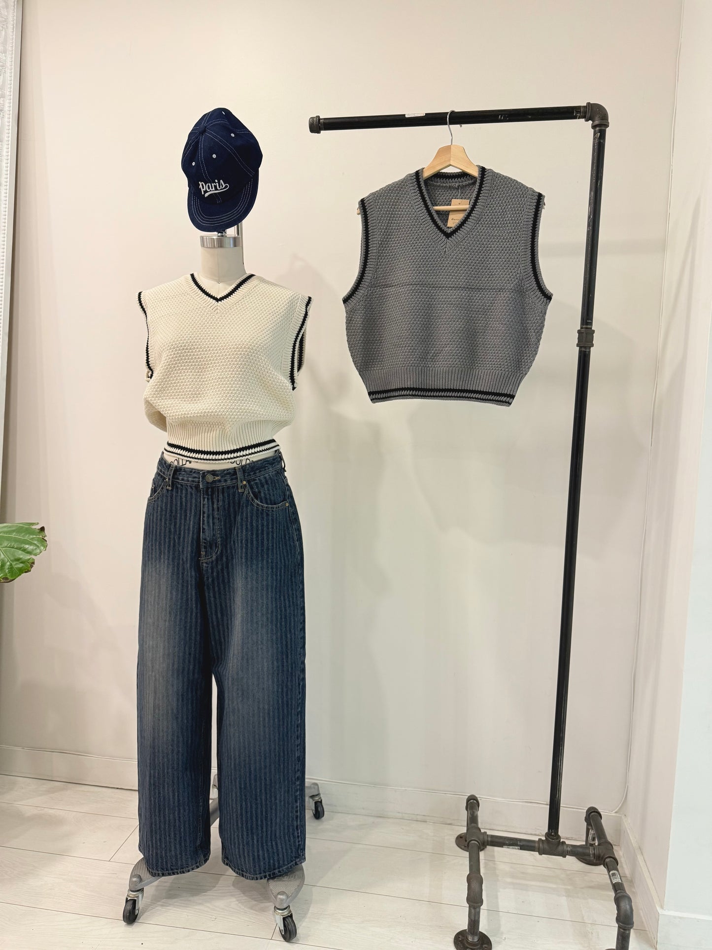 KIND Knit vest