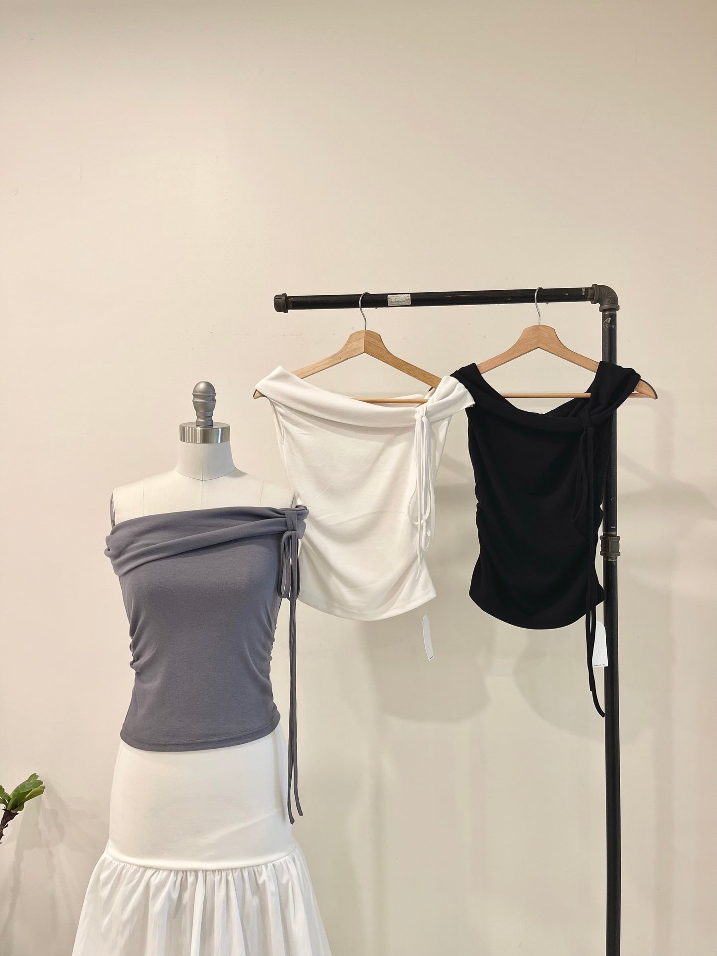 ELLIE Off-shoulder tank