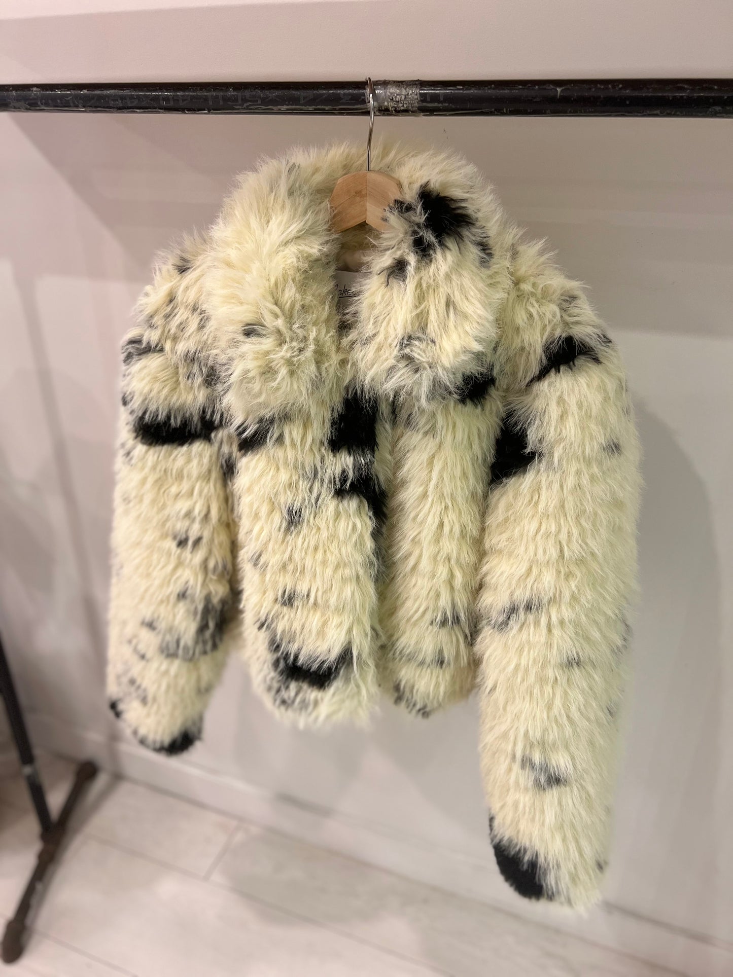 REONA Faux fur jacket