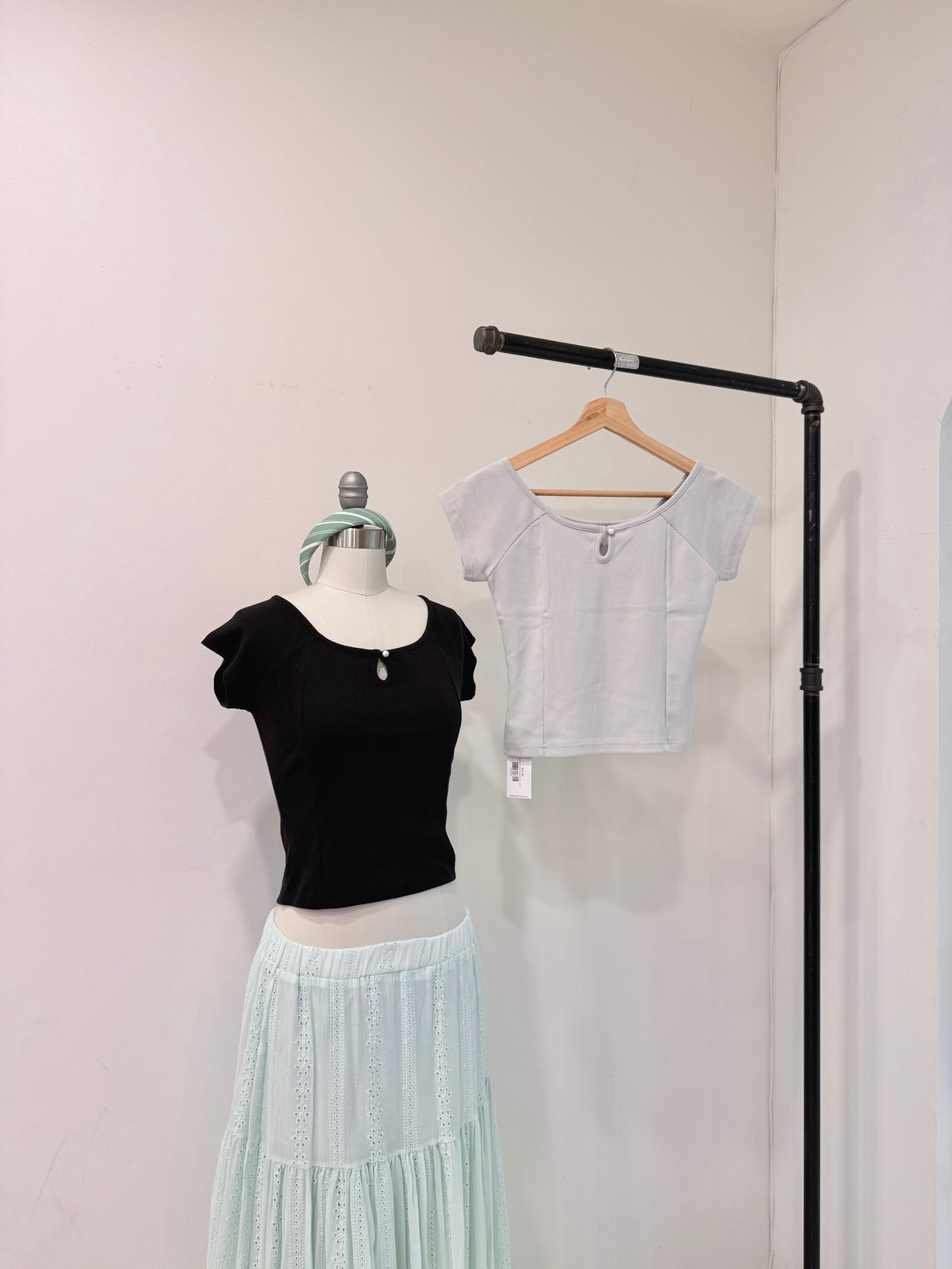 TABITHA Pearl button top