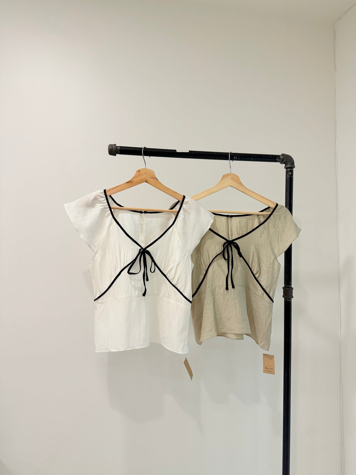 TRILL Contrast Piping top
