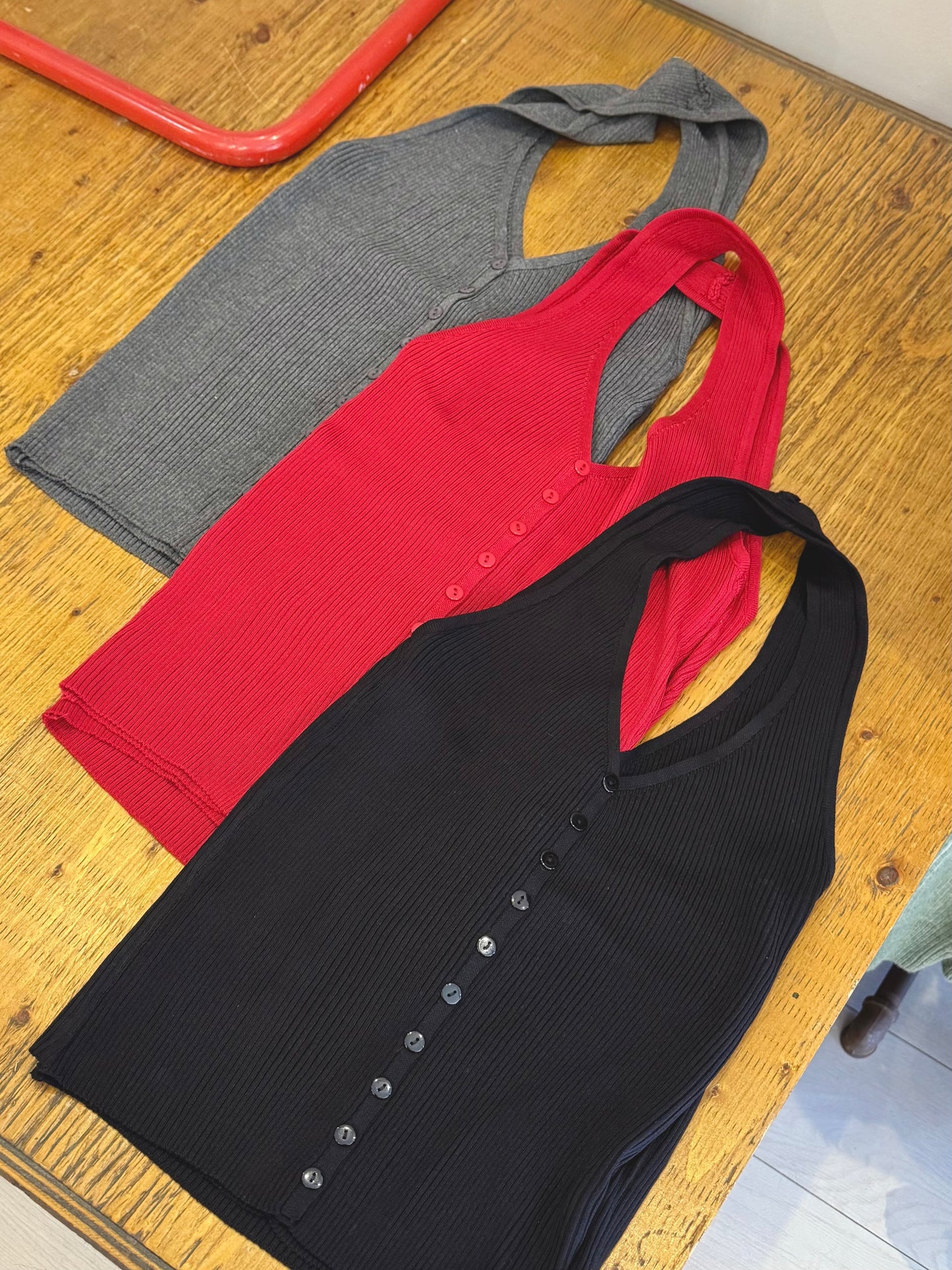 LARA Ribbed halter top