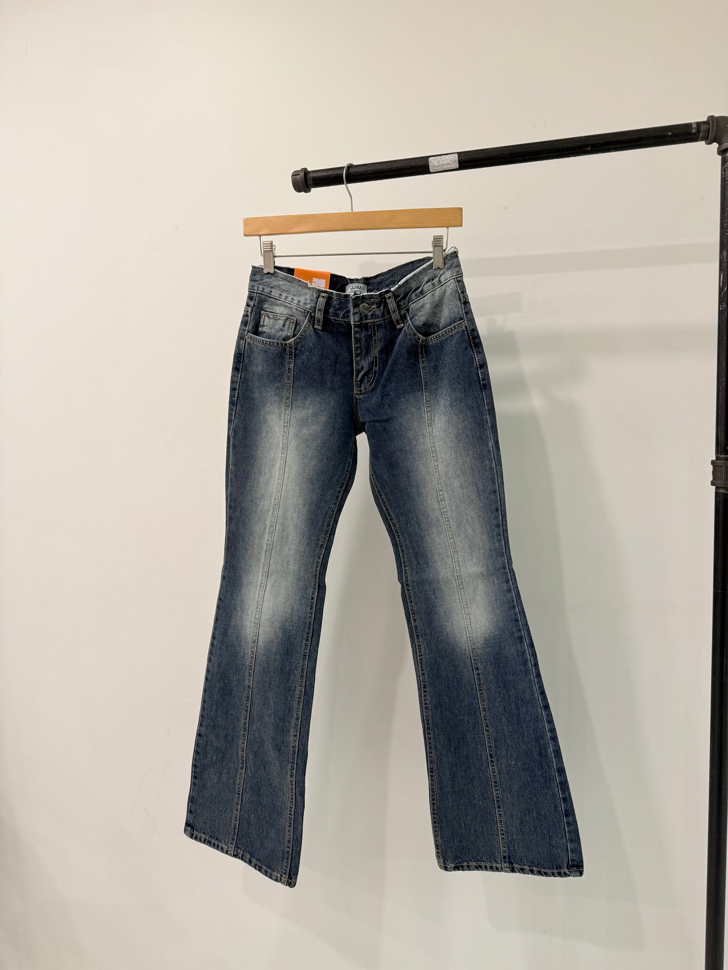 LARA Low-rise bootcut jeans