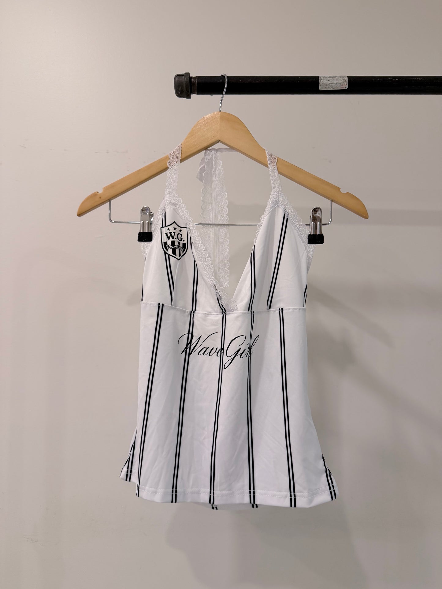 BILLIE Sporty halter top