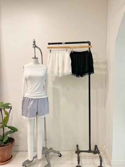 SOLENE Lace satin shorts