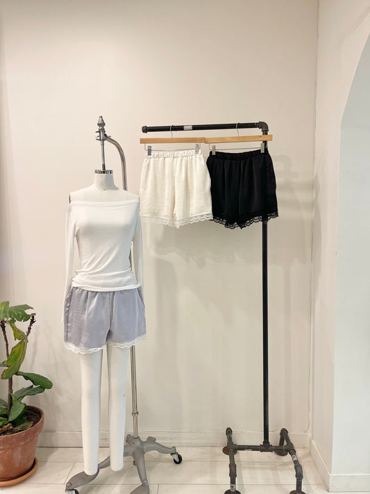 SOLENE Lace satin shorts