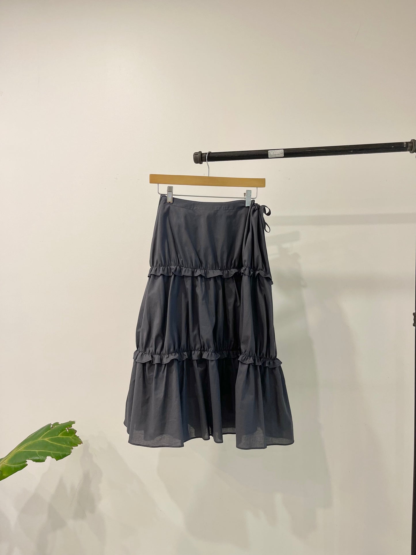 KYGO Adjustable tiered skirt