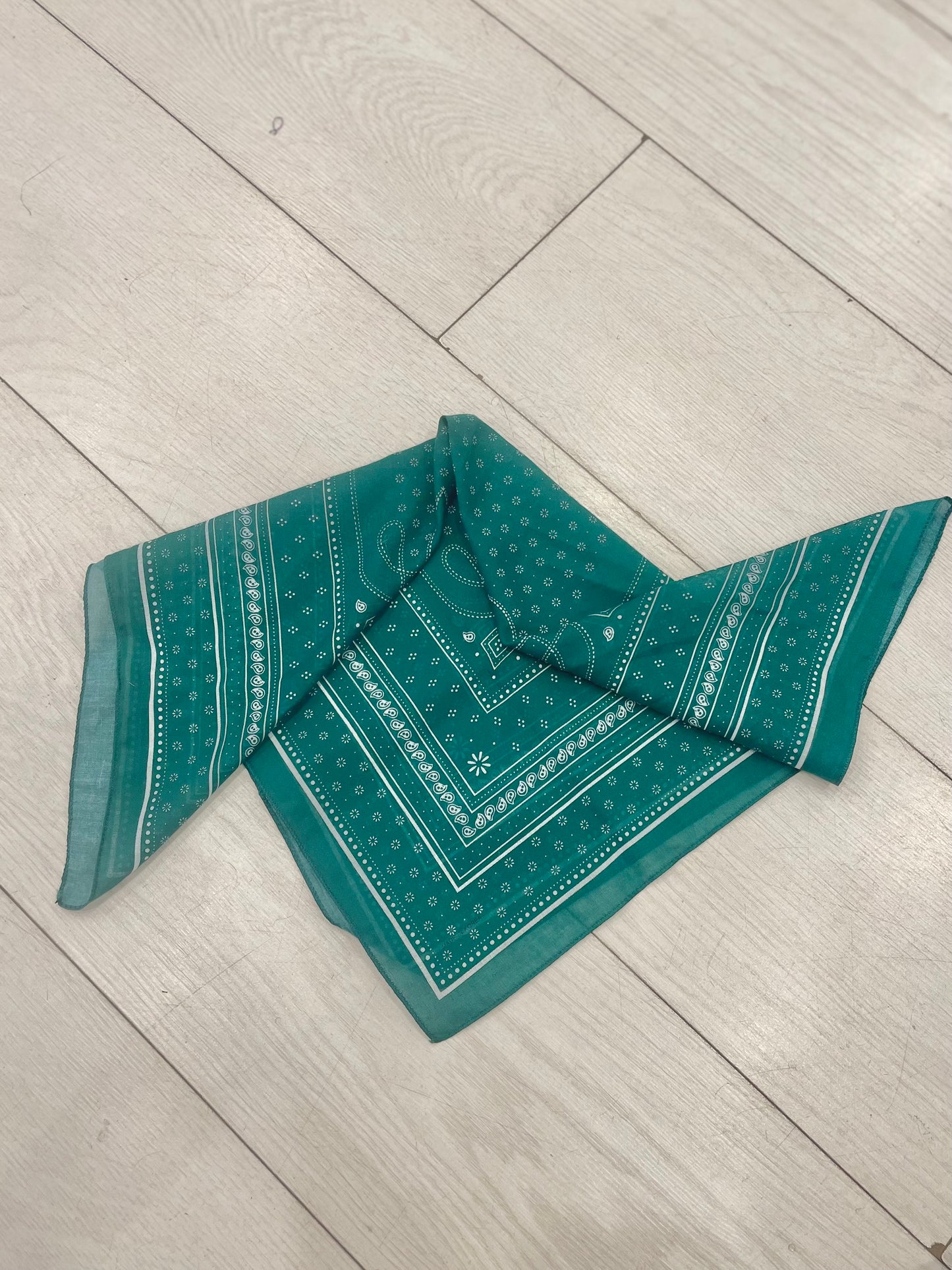 OLIVE Paisley cotton bandana