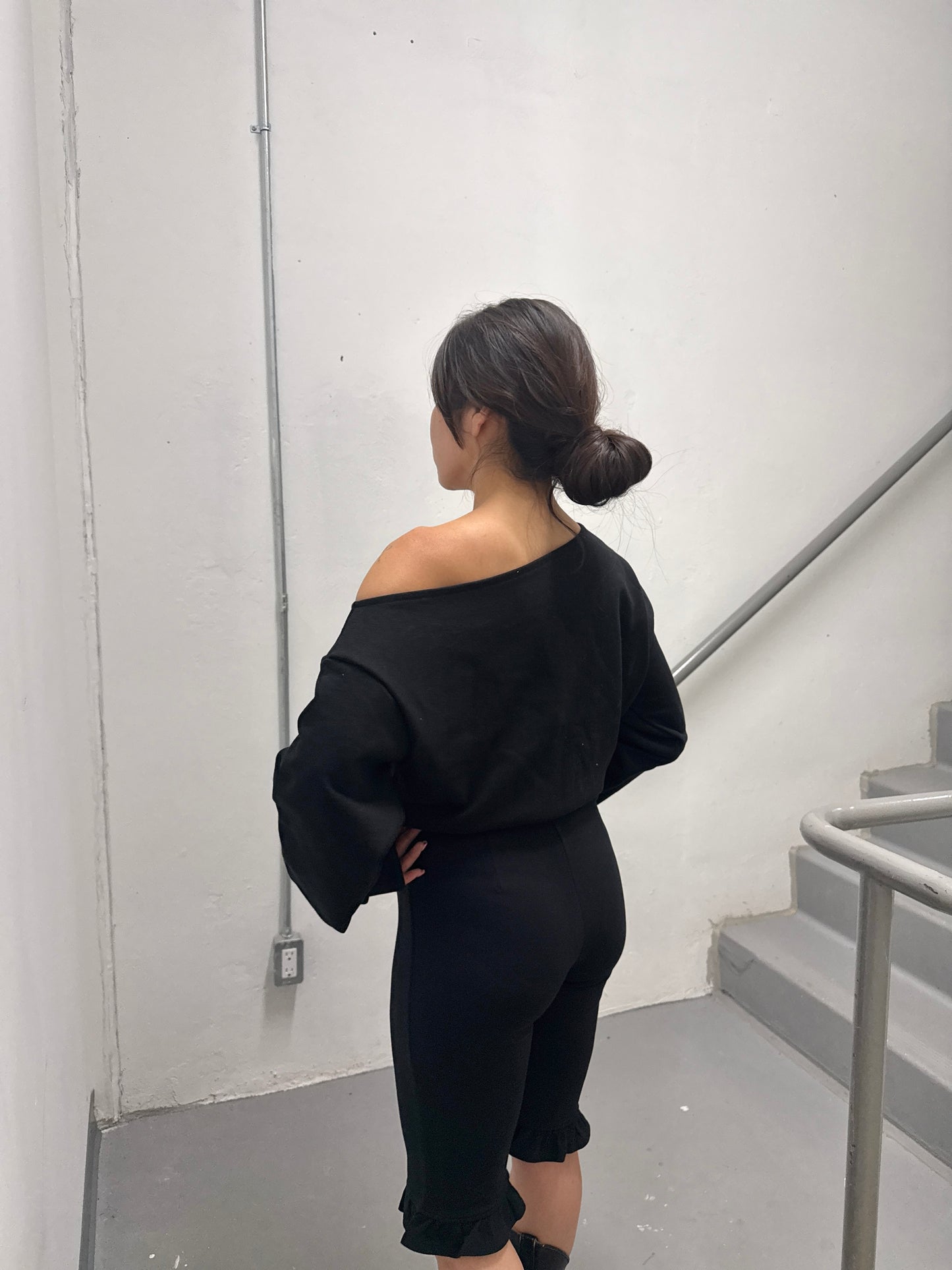 BOTA Off shoulder sweatshirt