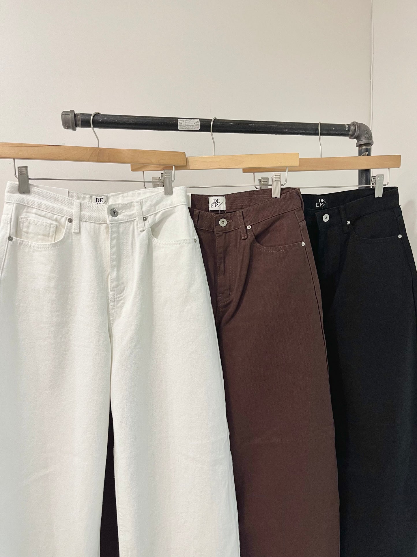 PANE Wide legged jeans