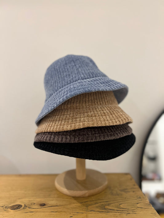 YOFIN Velour bucket hat