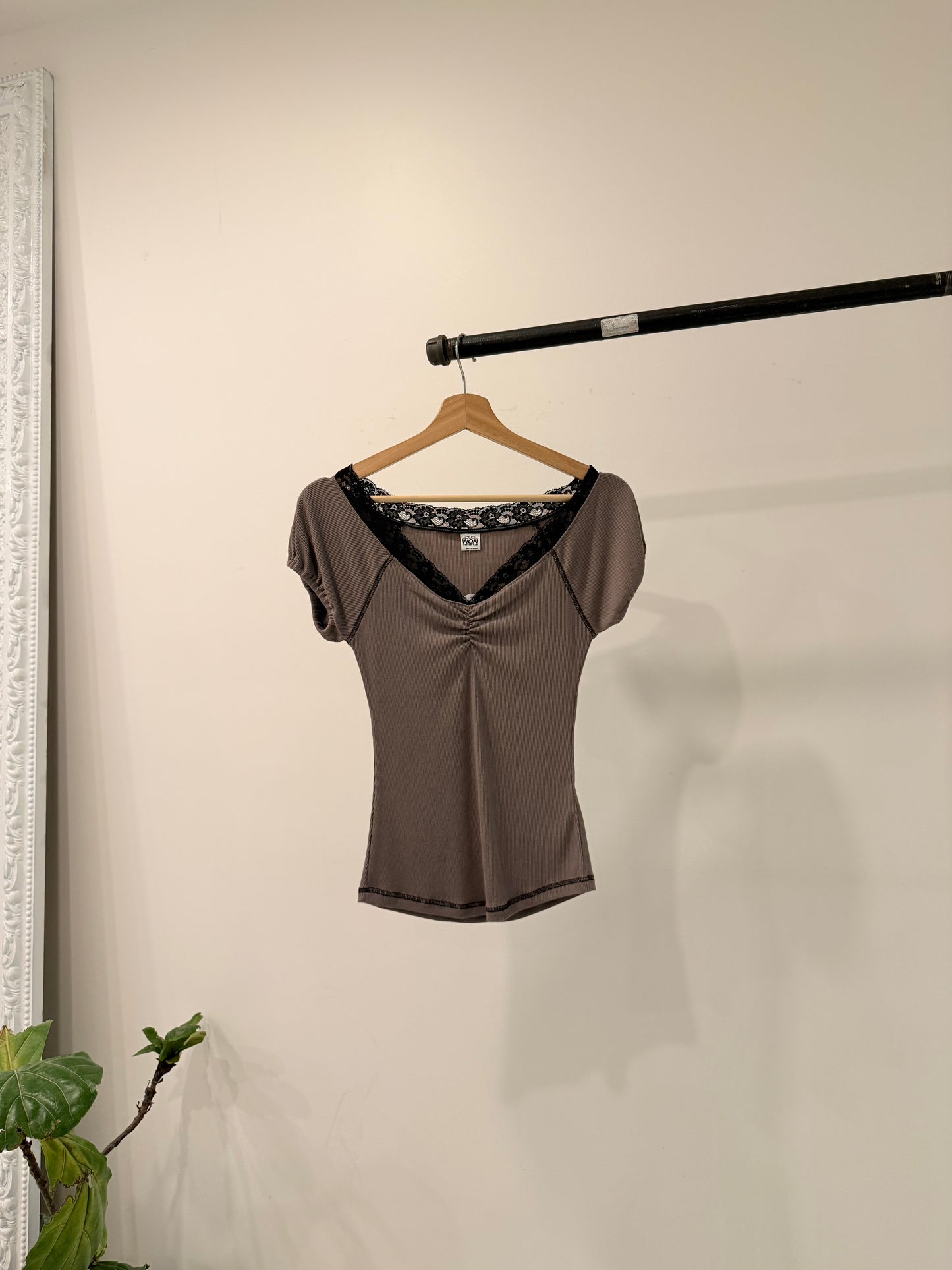DAPHNE Lace trim top