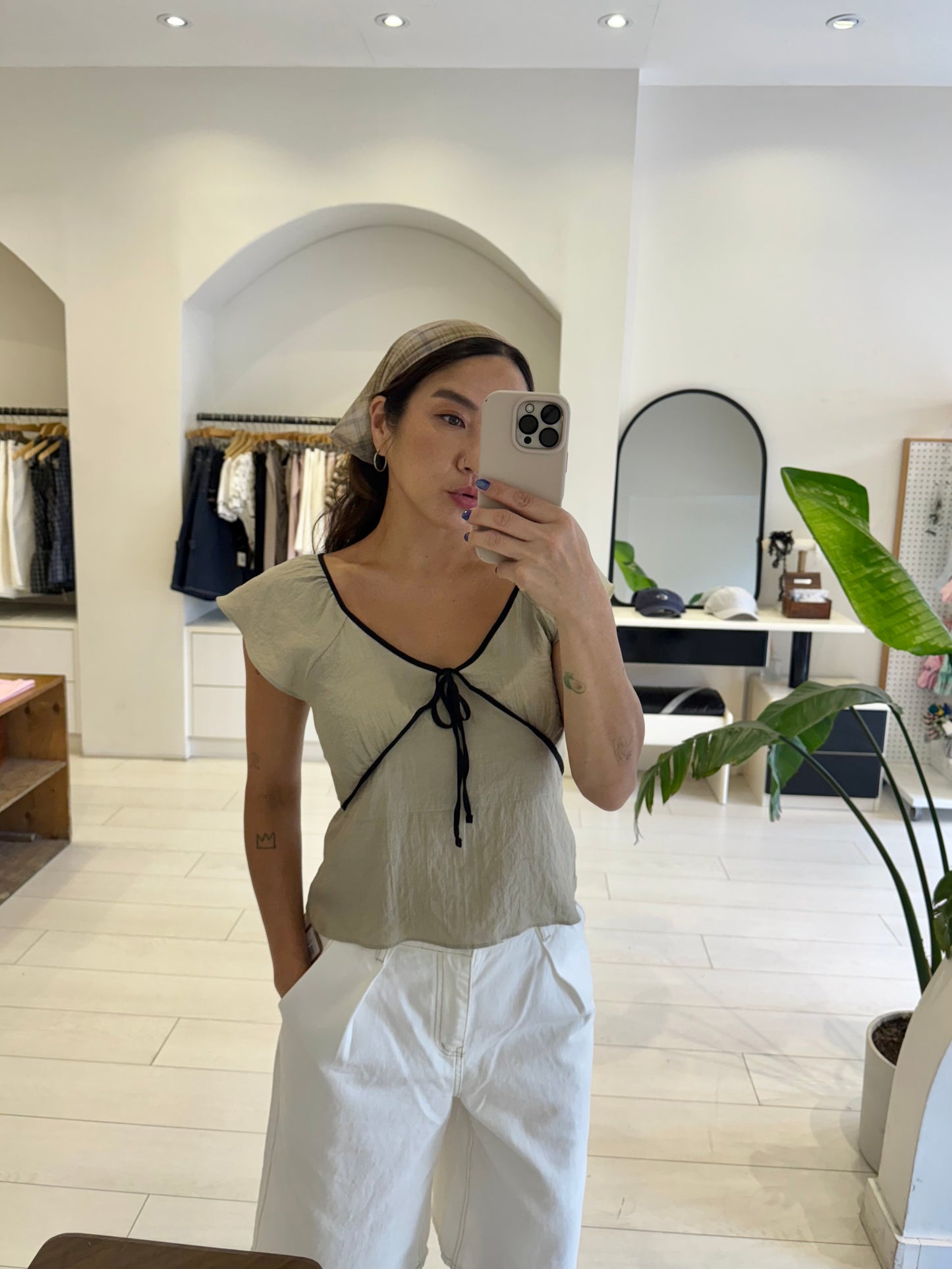 TRILL Contrast Piping top