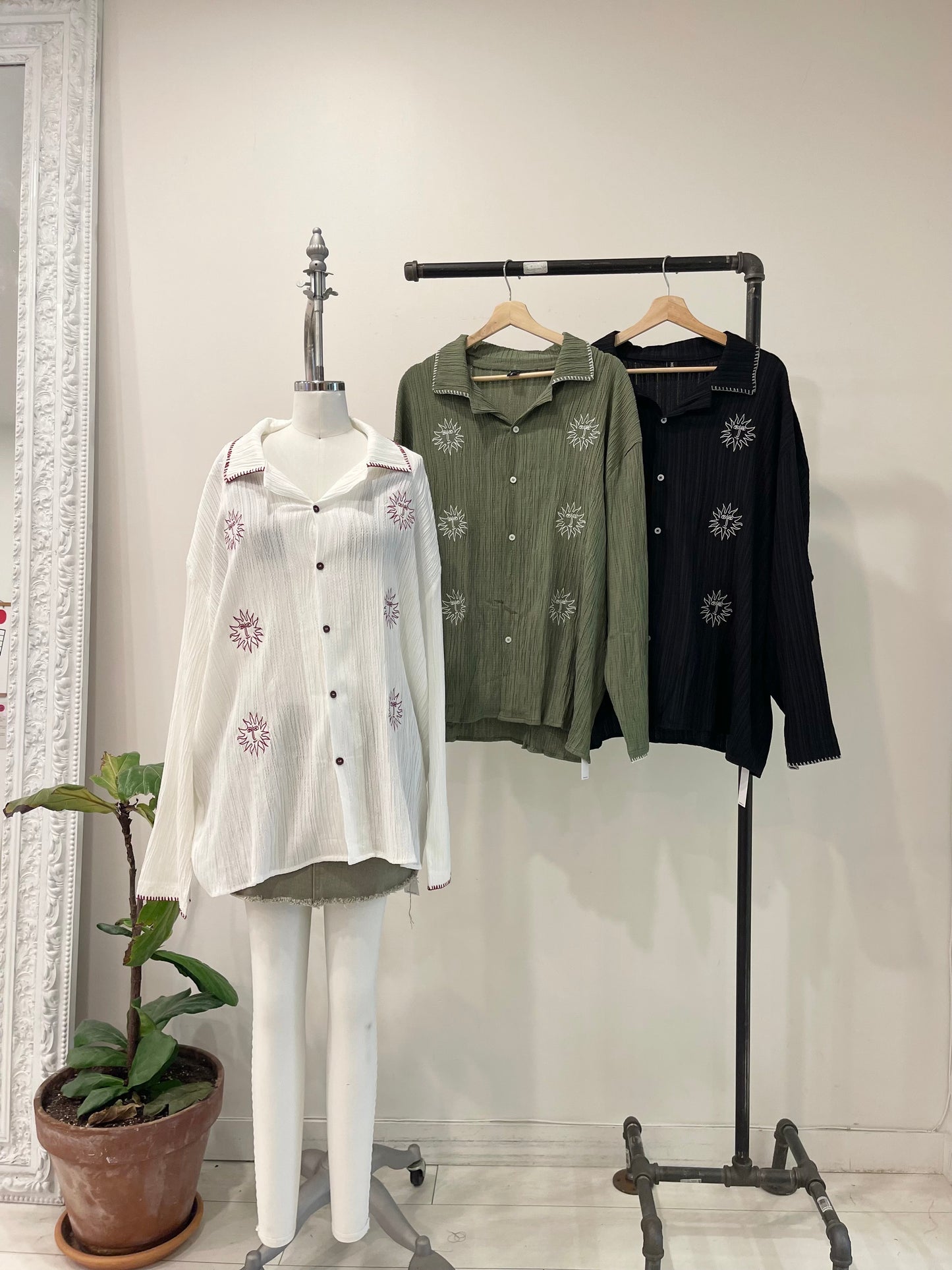 NELL Sun-embroidered camp shirt