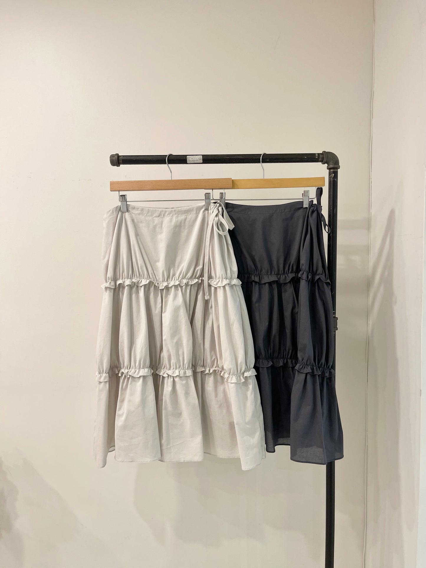 KYGO Adjustable tiered skirt