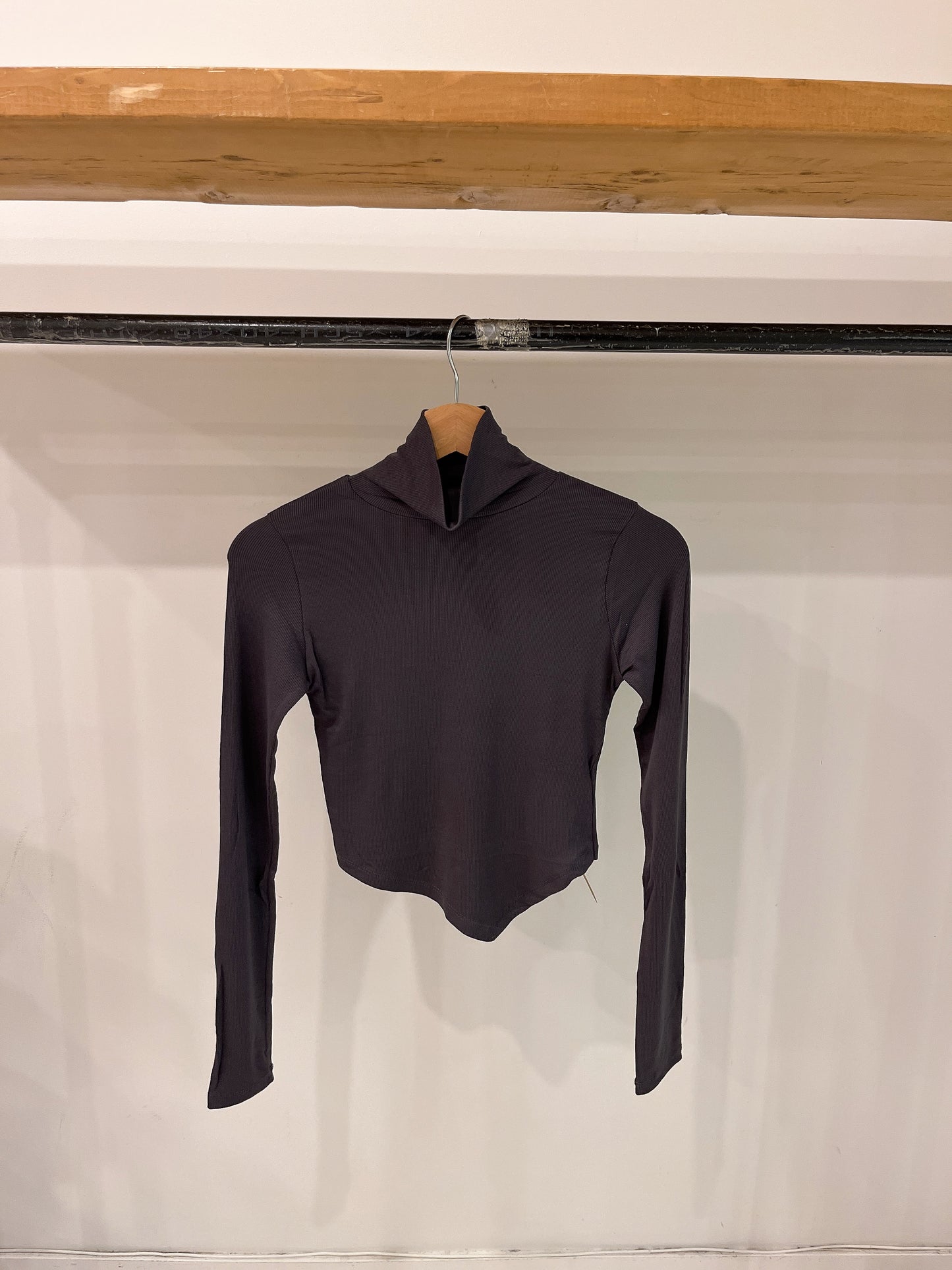 MILLIE Pointed hem turtleneck top