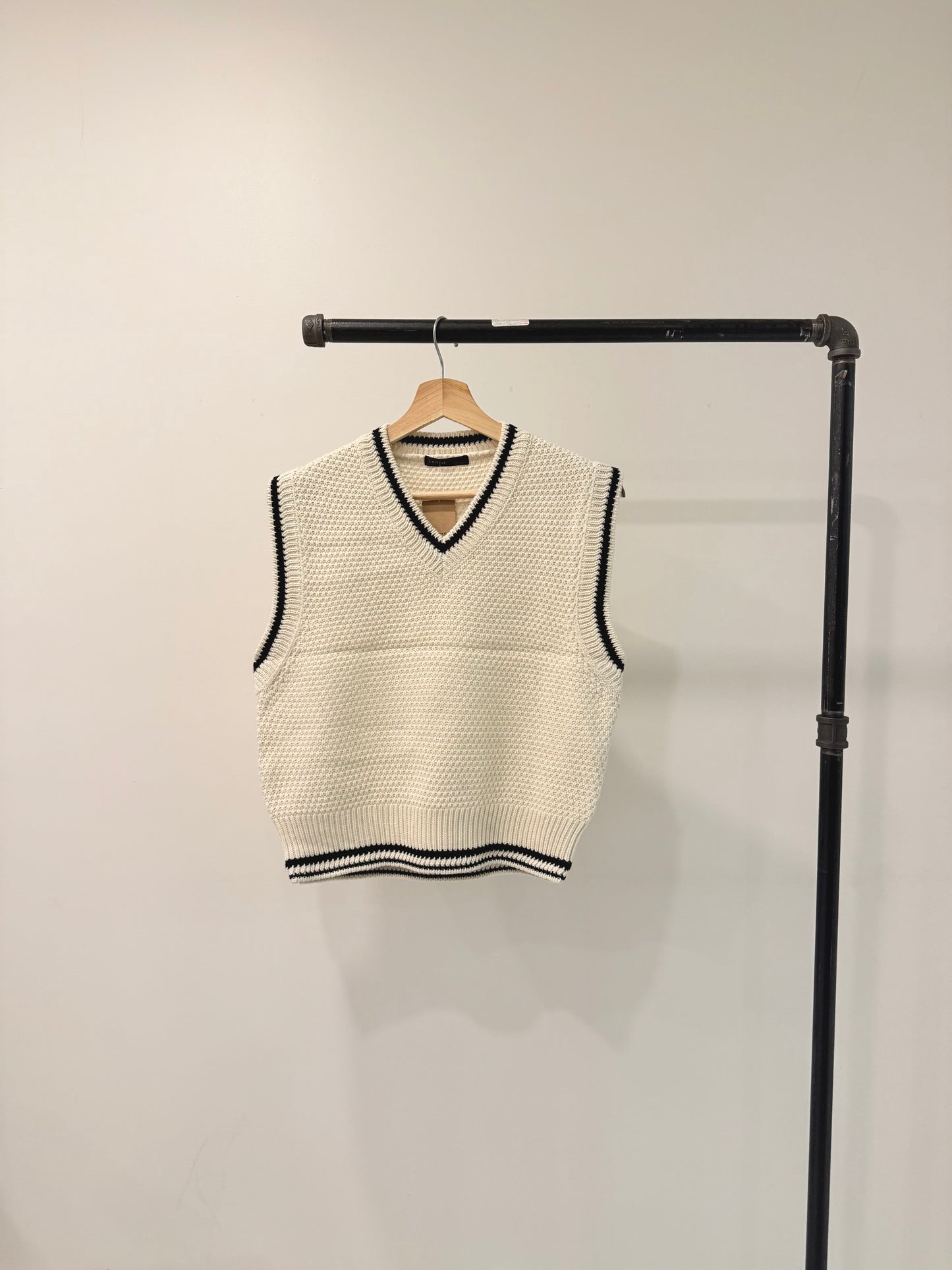 KIND Knit vest