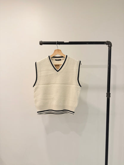 KIND Knit vest