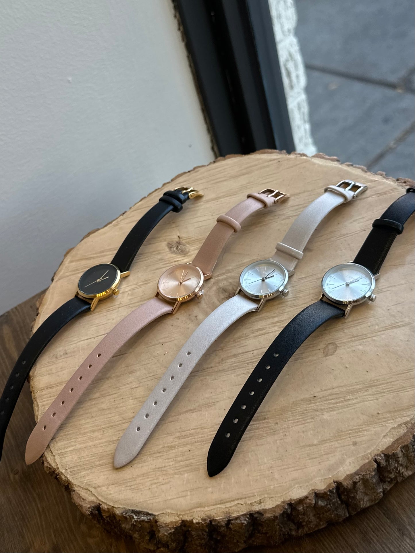 HIDDEN Leather watch