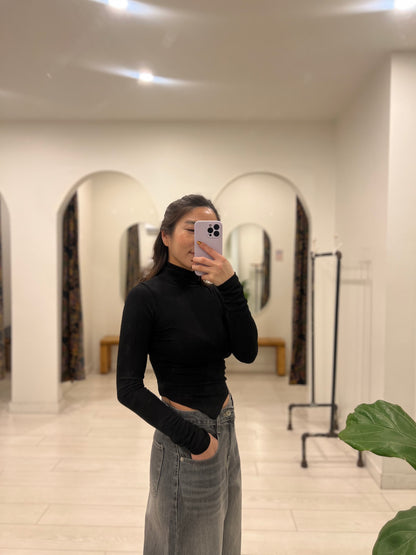 MILLIE Pointed hem turtleneck top