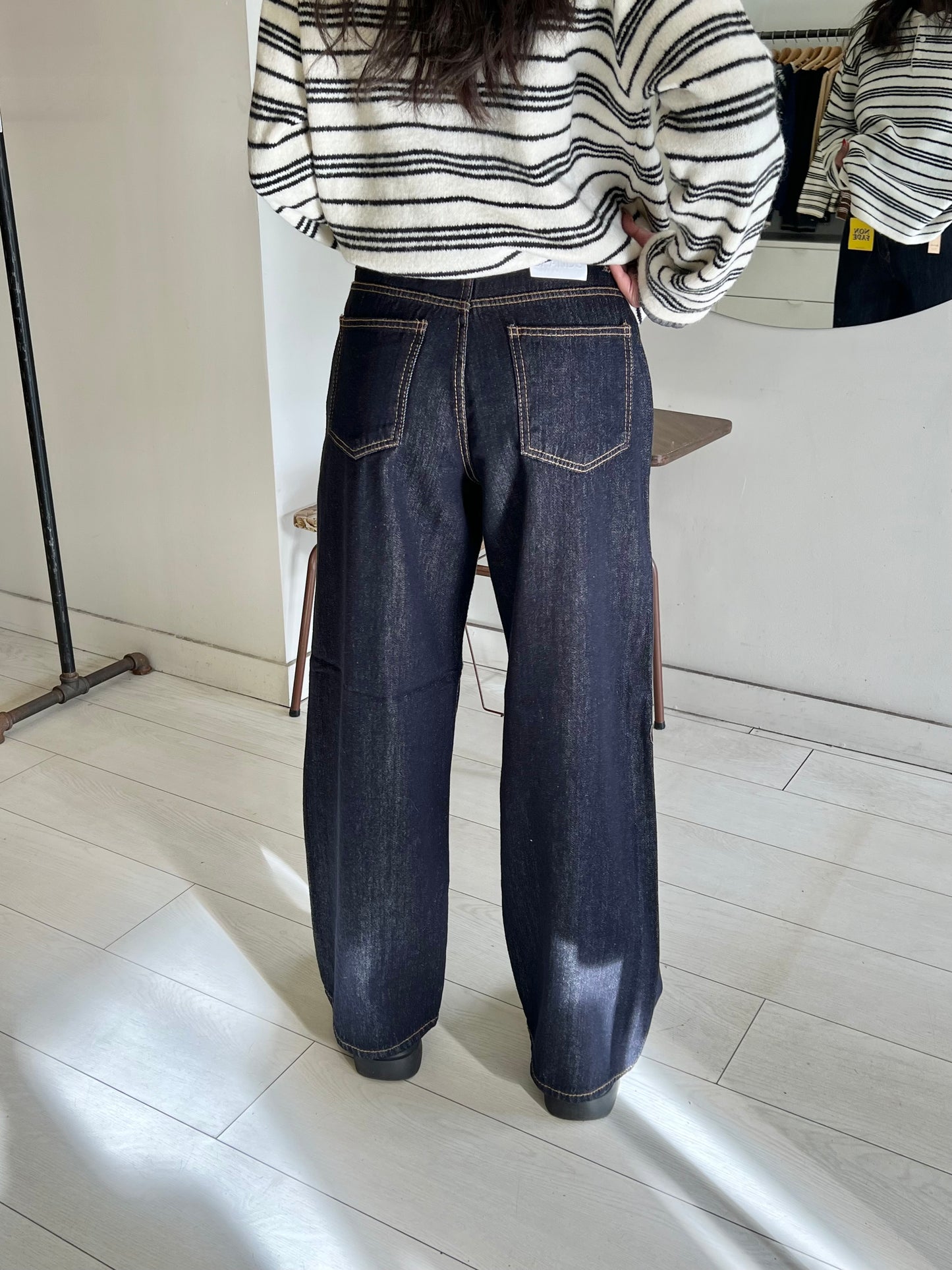 KANJA Wide legged raw jeans