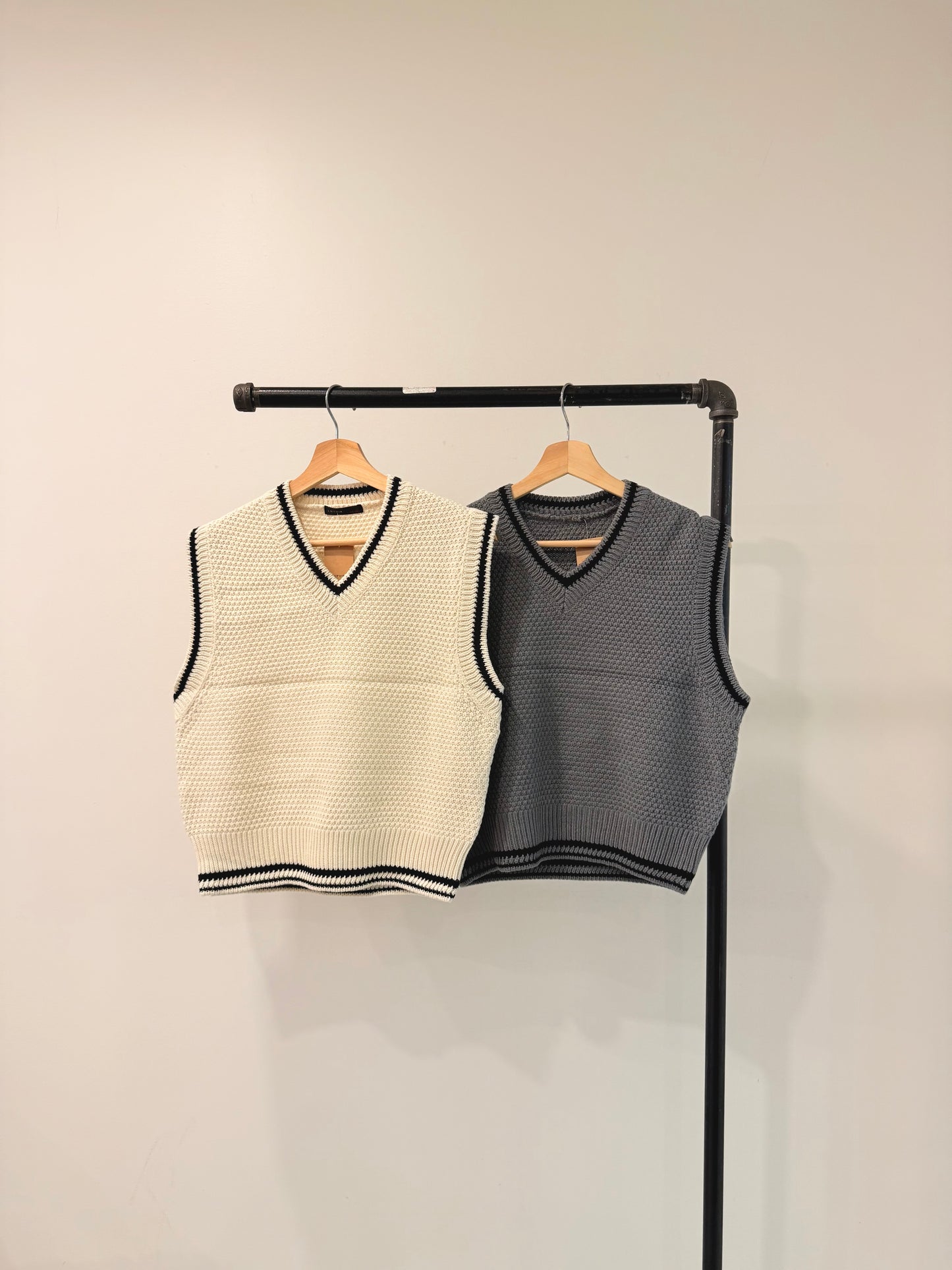 KIND Knit vest