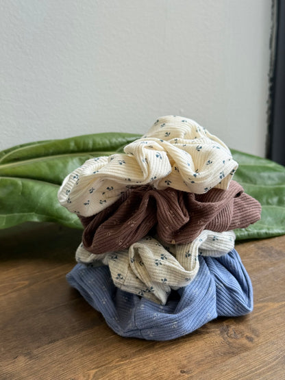 JIJI Scrunchie