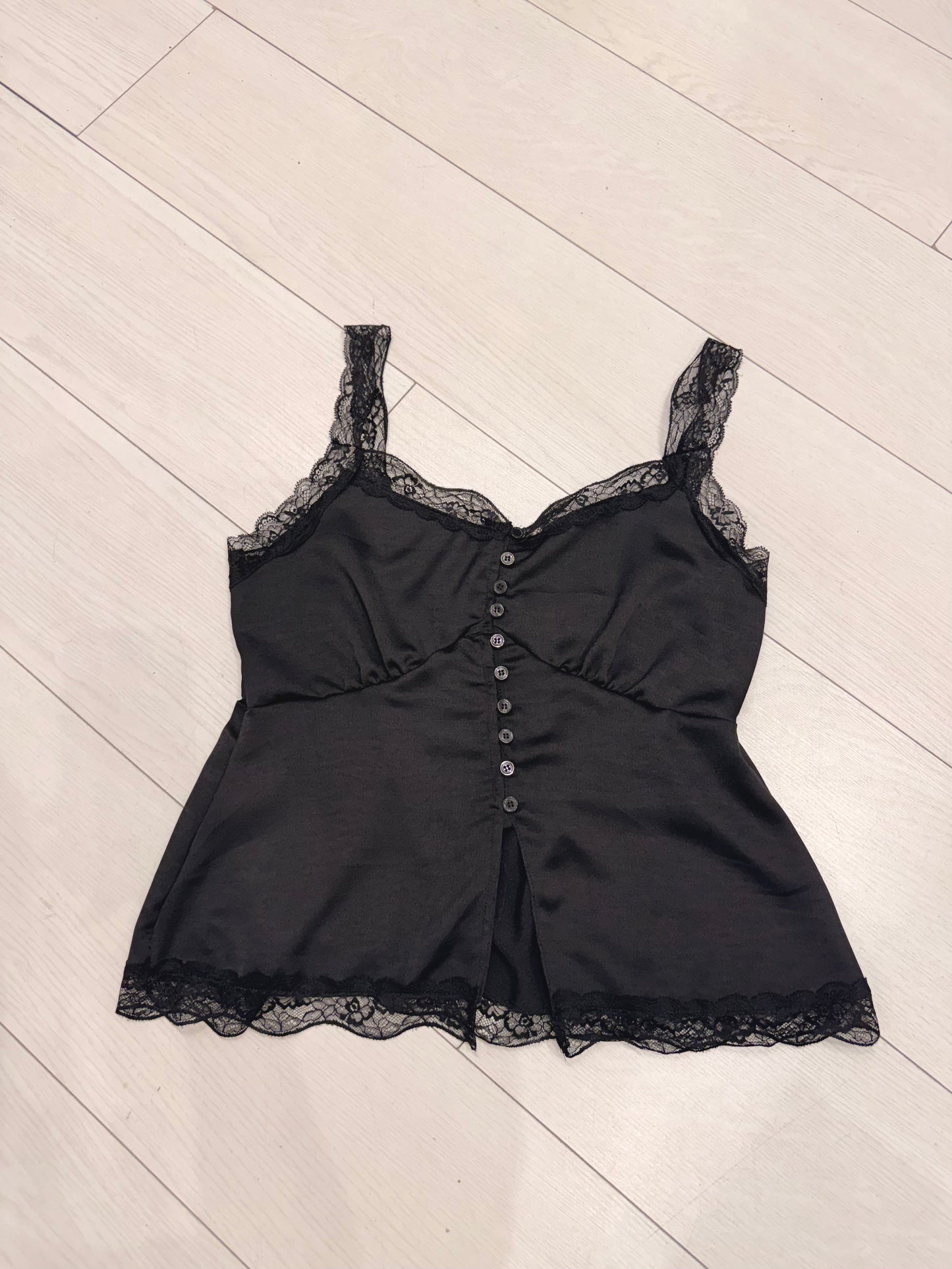 MELLO Satin lace top