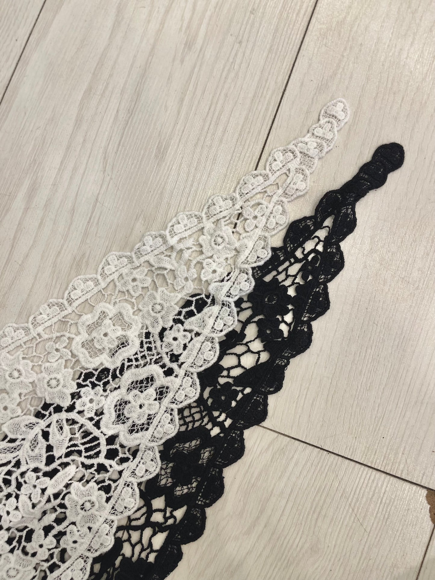 NIKA Lace headscarf